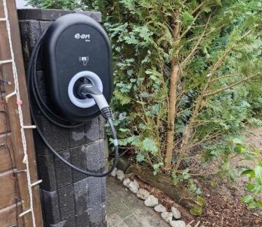 Sagard Maison | Ferienhaus an der Brunnenaue 4 Sterne, E-Ladestation am Haus, Wlan, Netflix, Garten