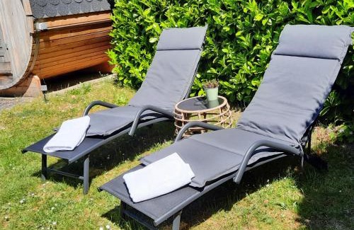 Bremke Maison | Ferienhaus "Auszeit mit Herz" im Ferienpark Extertal - Kamin, Fass-Sauna, Massagesessel