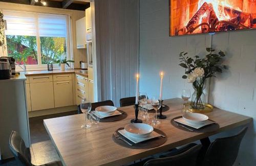 Bremke Maison | Ferienhaus "Auszeit mit Herz" im Ferienpark Extertal - Kamin, Fass-Sauna, Massagesessel