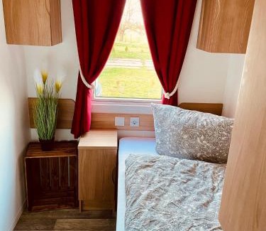 Altenpleen Appartement | Ferienhaus Bordeaux Neuenpleen