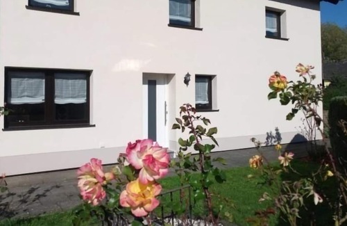 Steinfeld Maison | Ferienhaus für 8 Gäste mit 182m² in Hellenthal