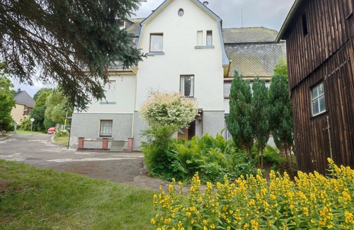 Bad Elster Maison | FerienHaus "Grimberg" mit FeWo 1- Stock, FeWo , 2- Stock & Groß Grundstück
