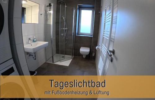 Hockelheim Appartement | Ferienhaus Höckelheim - FeWo Sternentraum - 100qm - 3 Schlafzimmer - bis 6 Gäste - Babies reisen gratis - Balkon, Garten & Grill - Klimaanlage, Raffstores & Fußbodenheizung - Smart-TV - Küche mit Induktionsherd & Spülmaschine - nahe Göttingen