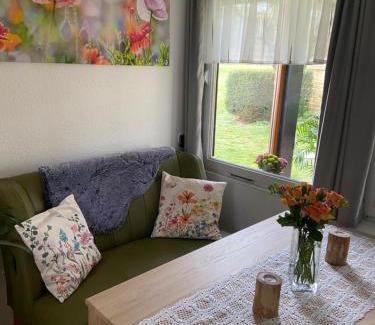 Lobervorstadt Appartement | Ferienhaus in Erfurt-gemütlich-sonnig-Küche-Bad-Garten-Parken-Pool-Sauna-WLAN-CaroGrün