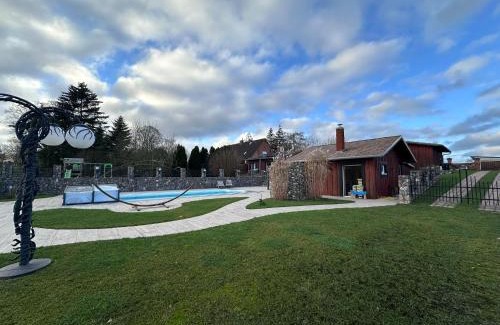 Dolgen am See Maison | Ferienhaus MILA - Pool, Sauna, Whirlwanne, 5000qm Privatgelände mit Bolzplatz