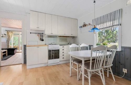 Vase Maison | Ferienhaus mit Anleger Fürs Eigene Boot am Värnern, Ideal zum Angeln und Baden