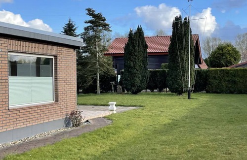 Schortens Maison | Ferienhaus mit Großem Garten,kamin und Parkplatz