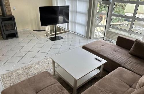 Sebaldsbruck Maison | Ferienhaus mit Privatparkplatz, Terrasse und Stadtnähe