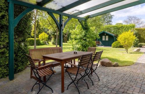 Zudar Maison | Ferienhaus-Ruegenbrise-mit-Seeblick-direkt-am-Wasser