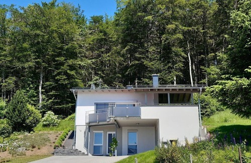 Girkenroth Maison | Ferienhaus Sonnenterrasse - 4-bett Fehaus, Schlafsofa, 2 Bäder, 2 Schlafräume