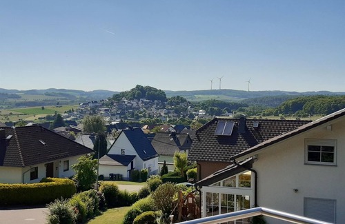 Girkenroth Maison | Ferienhaus Sonnenterrasse - 4-bett Fehaus, Schlafsofa, 2 Bäder, 2 Schlafräume