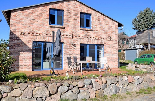 Gross Zicker Appartement | Ferienhaus zum Boddenstrand mit Kamin