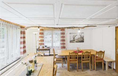 Buers Maison | Ferienhaus zum Klettersteig - Kletterwand, Abstellraum für Ski oder Bikes, Sauna, Kellerbar,