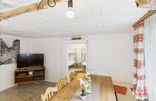 Buers Maison | Ferienhaus zum Klettersteig - Kletterwand, Abstellraum für Ski oder Bikes, Sauna, Kellerbar,