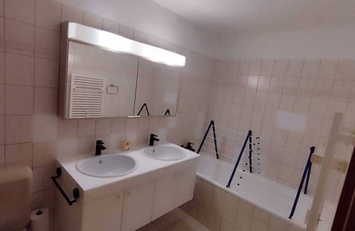 Neuhausen am Rheinfall Appartement | Ferienwohnung als Wohlfühloase mit Sonnigem Balkon 5 Min vom Rheinfall Entfernt