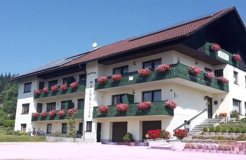 Bayerisch Eisenstein Appartement | Appartement dans la forêt bavaroise avec vue sur le grand Arber.