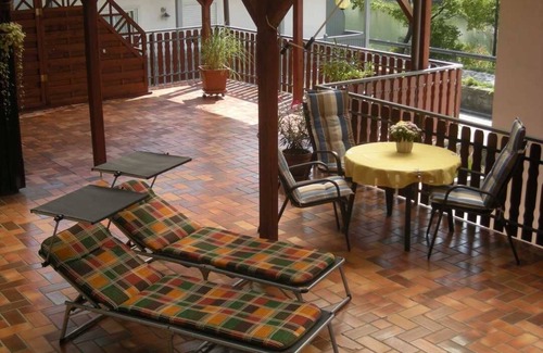 Riedenburg Appartement | Ferienwohnung im 1. Stock mit Balkon und Überdachter Terrasse