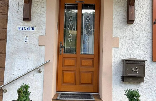 Losheim am See Appartement | Ferienwohnung Göttert - Haus Erika - Apartment/apartment, shower, WC