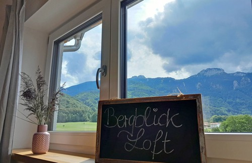 Aschau im Chiemgau Appartement | Ferienwohnung Bergblick Loft, 57 qm mit Separatem Schlafzimmer und West-balkon