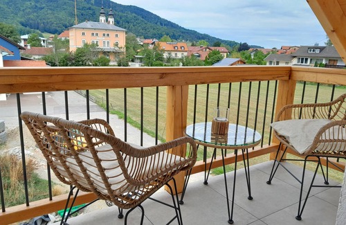 Aschau im Chiemgau Appartement | Ferienwohnung Bergblick Loft, 57 qm mit Separatem Schlafzimmer und West-balkon