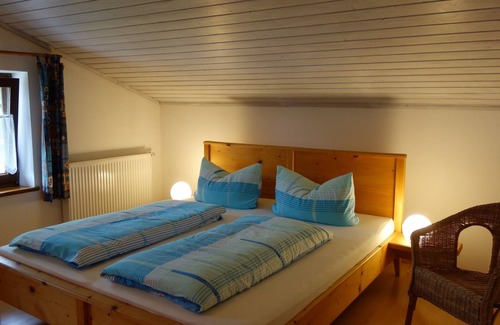 Grassau Appartement | Ferienwohnung 100 qm, f. 2-5 Pers., 2 Sep. Schlafzimmer, Südbalkon, Ruhige Lage