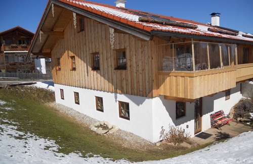 Frasdorf Appartement | Ferienwohnung 2 - 4 Pers. 70 qm, großer Wohn/Schlafraum, 1 Schlafzimmer, Küche, SAT-TV, Nichtraucher, keine Haustiere