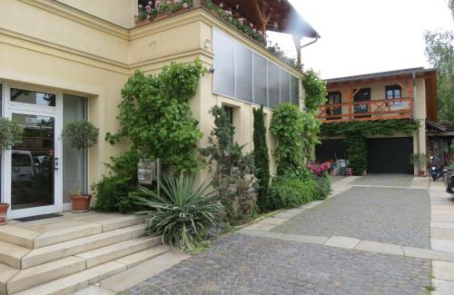 Zwenkau Appartement | Ferienwohnung 2 am Zwenkauer See-frisch renoviert