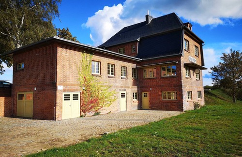 Alt Suhrkow Appartement | Ferienwohnung 2 - Bahnhof Hohen Mistorf - Ferienwohnungen