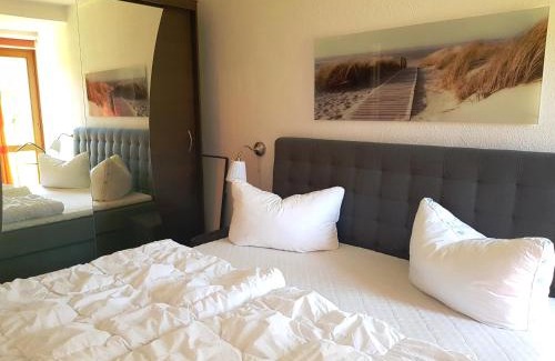 Neuensien Appartement | Ferienwohnung 2 im Haus am See mit Terrasse und Wintergarten