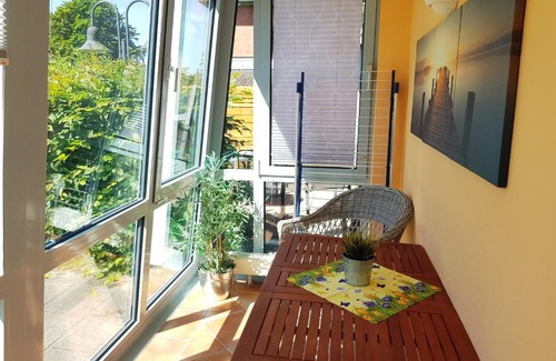 Neuensien Appartement | Ferienwohnung 2 im Haus am See mit Terrasse und Wintergarten