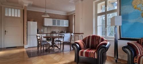 Kienwerder Appartement | Ferienwohnung 2OG am Waldfriedhof
