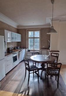 Kienwerder Appartement | Ferienwohnung 2OG am Waldfriedhof