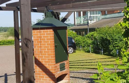 Neuensien Station Balnéaire | Ferienwohnung 4 im Haus am See mit Wintergarten und Terrasse