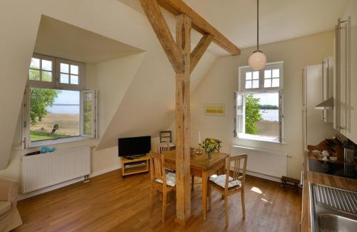 Grubnow Appartement | Ferienwohnung 5 mit Seeblick für 4 Personen