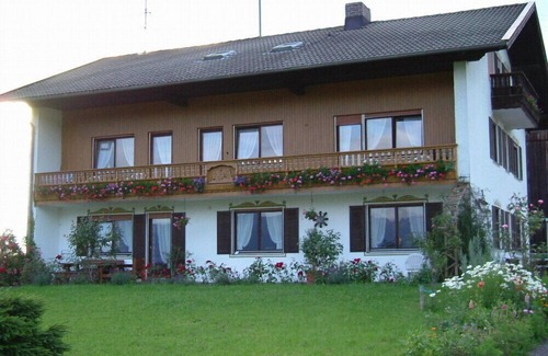 Rimsting Appartement | Ferienwohnung 50qm mit Badewanne, Balkon und Grillmöglichkeit