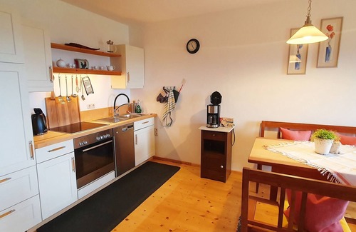 Frasdorf Appartement | Ferienwohnung 57m², 1. Stock, Eigener Eingang, 2 Balkone, 1 Schlafzimmer, TV