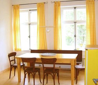 Bernried Appartement | Ferienwohnung Altes Schulhaus in Leithen - Bernried