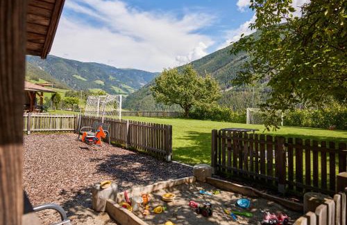 Naz Sciaves Appartement | Ferienwohnung am Kernhof - Neues Apartment in ruhiger Lage mitten in der Natur - ideal für Paare, Familien, Gäste mit Hunden