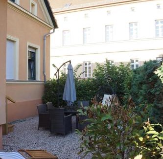 Barby Appartement | "Ferienwohnung am Schloss" - Ferienwohnung mit Blick auf das Barbyer Schloss, 5 Gehminuten bis zur Elbe