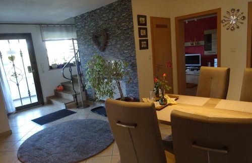 Brohl-Lutzing Appartement | Ferienwohnung Am Waldrand