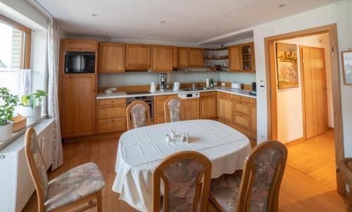 Neuenheerse Appartement | Ferienwohnung Am Waldrand