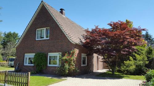Hesel Appartement | Ferienwohnung An der Eichenallee, 35200