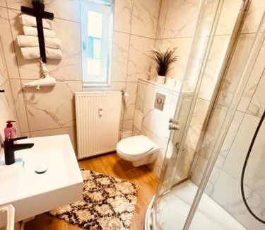 Homburg Appartement | Ferienwohnung an der Uniklinik mit eigener Küche und renoviertem Badezimmer