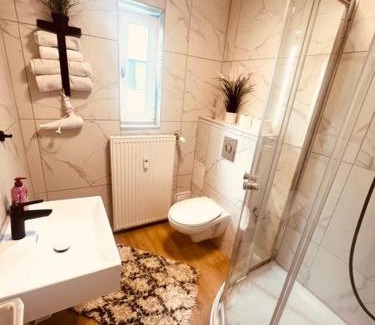 Homburg Appartement | Ferienwohnung an der Uniklinik mit eigener Küche und renoviertem Badezimmer