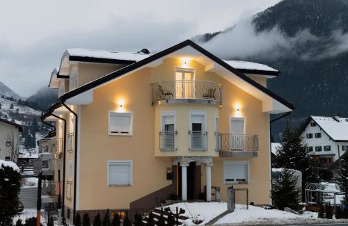 Weissenbach am Lech Appartement | Ferienwohnung Schönblick
