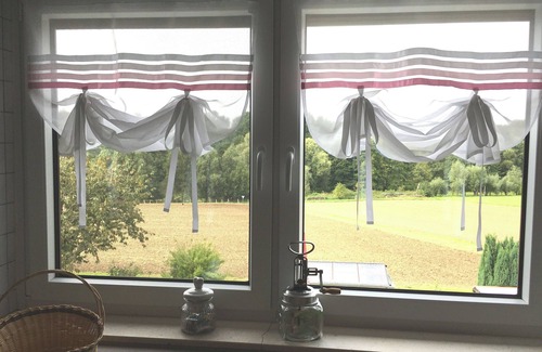 Detmold-Nord Appartement | Ferienwohnung Ausblick im 1. OG 100 m² für 2 bis 6 Pers. Stadtrand von Detmold
