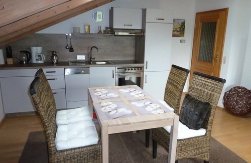 Hopferau Appartement | Ferienwohnung Bergpanorama - Hopfenseeblick, 2 Schlafräume, Balkon, I. Stock