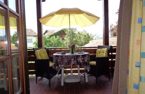 Schraden Appartement | Ferienwohnung Burgenblick