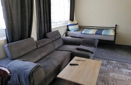 Dippelsdorf Appartement | Ferienwohnung Civrilli 2 Direkt an der B91