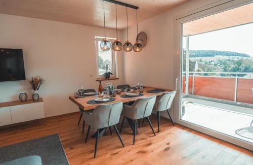 Uehlingen-Birkendorf Appartement | Ferienwohnung Steinablick mit großem Balkon & Garage